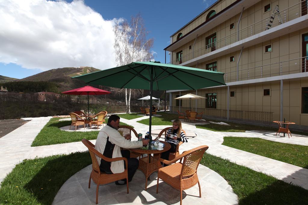 Nairi Hotel Jermuk Ngoại thất bức ảnh